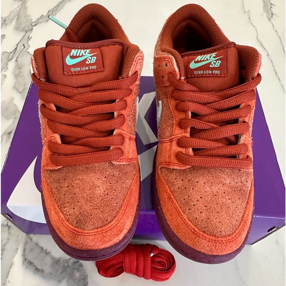 Nike Dunk Low SB Mystic Red - Picture 2 of 6
